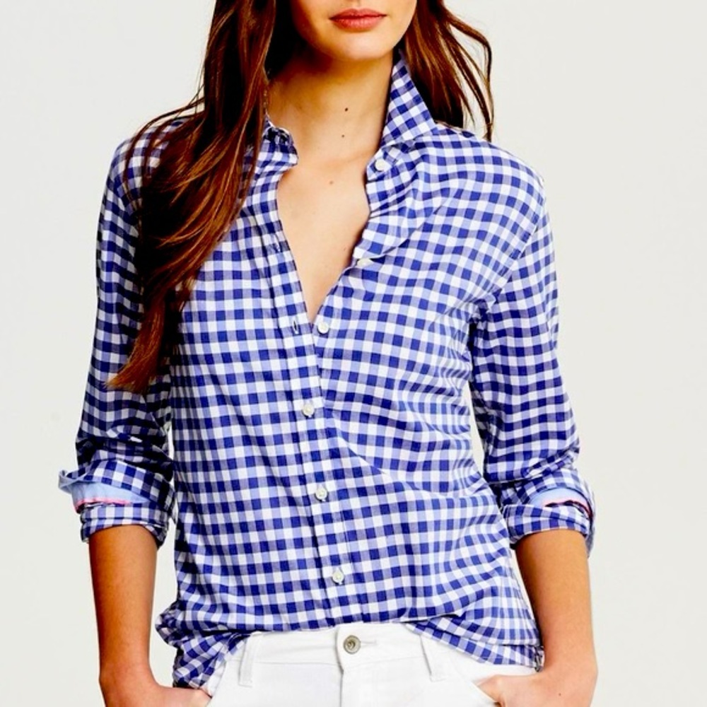 Banana Republic Button Down Blue and White Shirt. Size Small